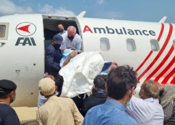 کامیڈی کنگ عمر شریف کی علاج کے لیے امریکا روانگی