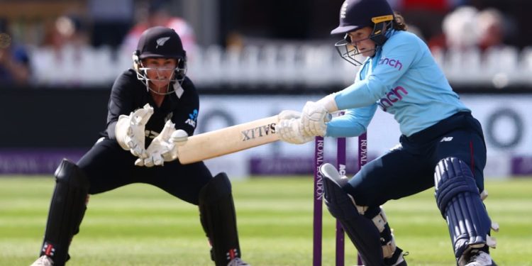 منافقت: سیکوریٹی خطرات کے باوجود  نیو ز ی لینڈ  اور انگلینڈ سیریز  جاری رکھنے کا اعلان