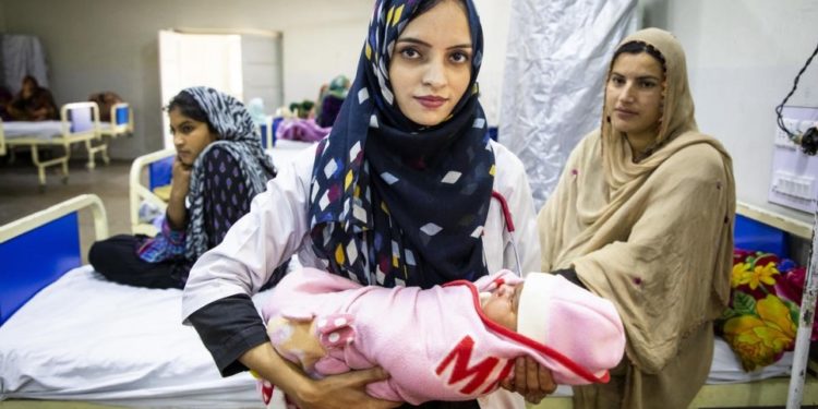 افغان مہاجر ڈاکٹر سلیمہ رحمٰن نوجوان نسل کیلئے مثال بن گئیں