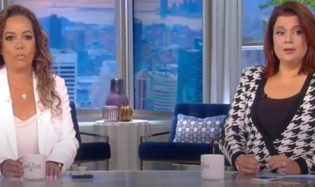 کامیلا ہیرس کا انٹرویو لینے والی خواتین ٹی وی میزبانوں کے مثبت ٹیسٹ آنے پر کھلبلی