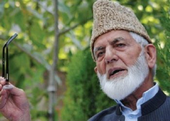 حریت رہنما سید علی گیلانی کو سپرد خاک کردیا گیا