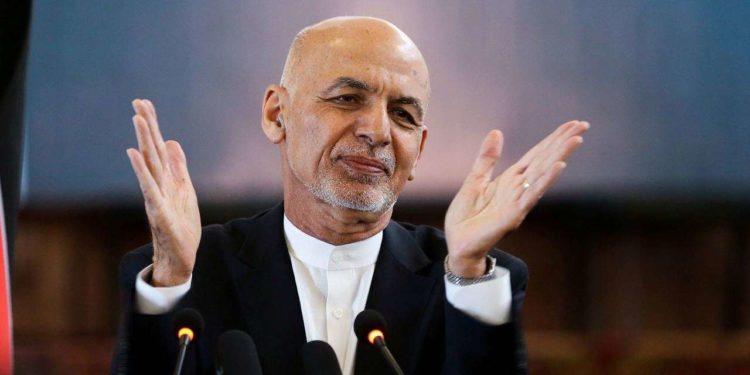 افغانستان سے فرار ہونے والے اشرف غنی کی پھر معافی تلافی