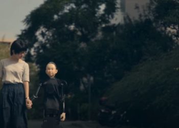 تنہائی کاشکار افراد کے لیے جاپانی روبوٹک بچہ