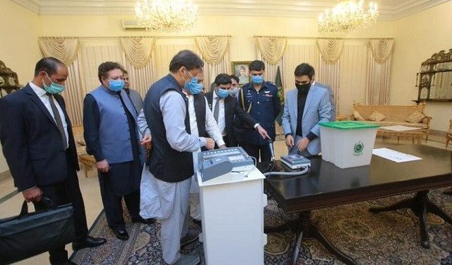 الیکٹرونک ووٹنگ مشین کے معاملے پر حکومت پھر آمنے سامنے
