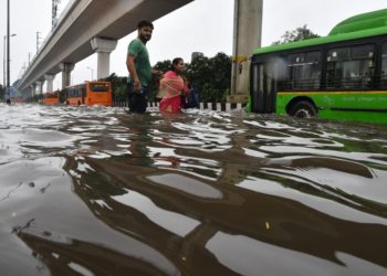 دہلی ڈوب گیا ، شہری کی کشتی میں مٹرگشت، ہر جگہ بس پانی پانی