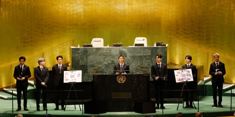 نوجوان نسل کے پسندیدہ میوزک گروپ ’بی ٹی ایس‘ کی اقوام متحدہ میں پرفارمنس