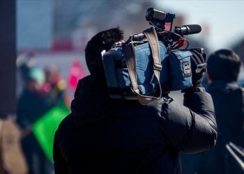 کینیڈین نسل پرست سیاست دان کی جانب سے صحافیوں کو ہراساں کرنے کا واقعہ