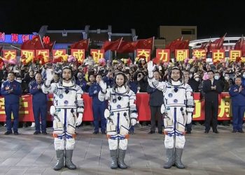 چین کا خلائی اسٹیشن بنانے کے لیے دوسرا انسانی مشن شروع