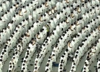 حرمین شریفین میں سماجی فاصلے کے بغیر عبادات کا آغاز