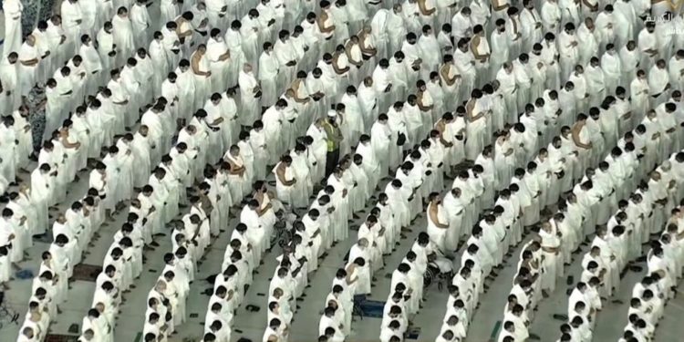 حرمین شریفین میں سماجی فاصلے کے بغیر عبادات کا آغاز