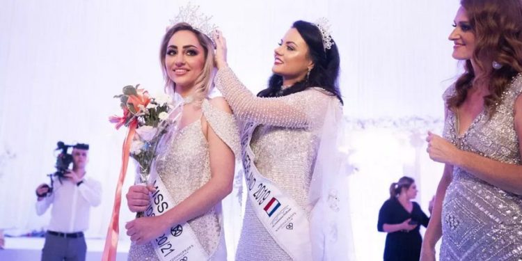 کورونا ویکسین نہیں لگاؤں گی، مس ہالینڈ مقابلہ حسن سے ہی دست بردار