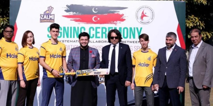 پشاور زلمی میں چینی اور ترک کھلاڑی شامل