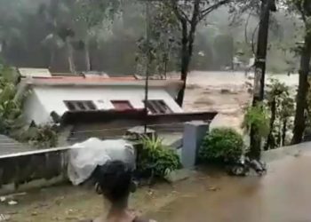 چند  سکینڈز     میں      پورا      گھر ہی بارش سے ڈوب گیا