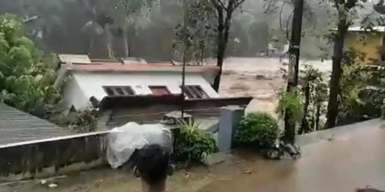 چند  سکینڈز     میں      پورا      گھر ہی بارش سے ڈوب گیا