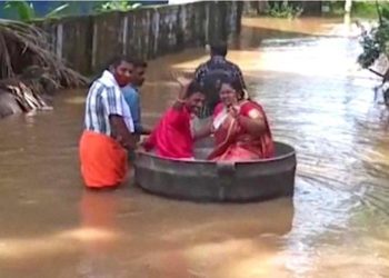 کھانے کے برتن میں سوار ہو کر شادی