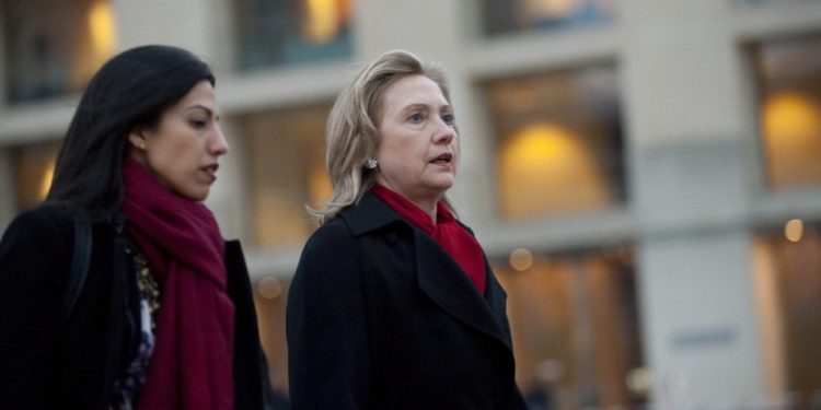 ہیلری کلنٹن کی معاون ہما عابدین کا  سینیٹر پر جنسی ہراسانی کا الزام