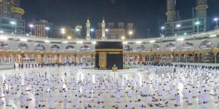 حرمین شریفین کو مکمل طور پر کھولنے کا فیصلہ