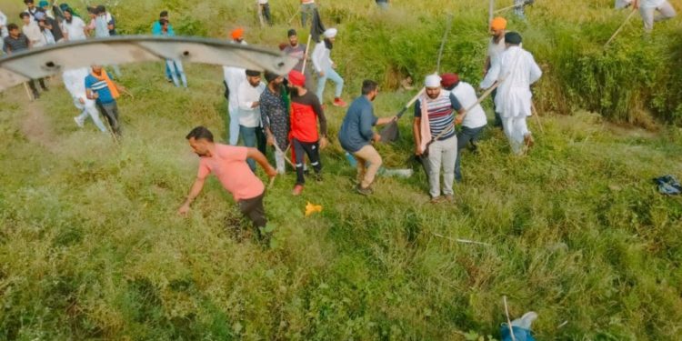 بھارتی یونین منسٹر کے بیٹے نے احتجاجی کسانوں کو گاڑی سے کچل ڈالا