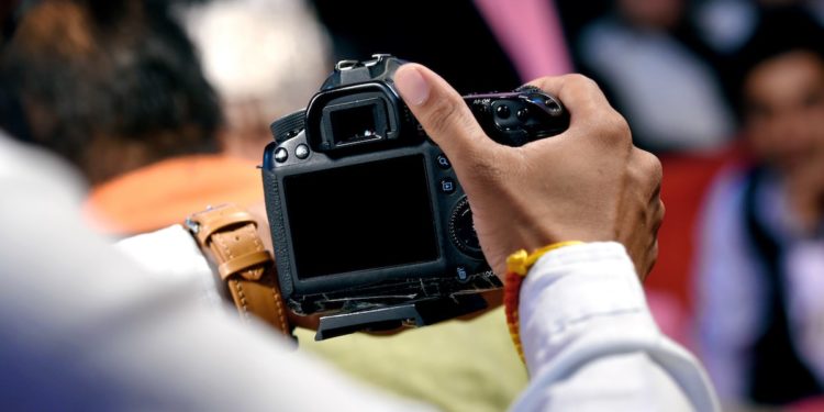 کھانا نہ کھلانے پر فوٹوگرافر نے شادی کی تصاویر ضائع کردیں