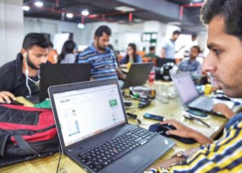 فری لانسنگ: فائیور اور اپ ورک پر پاکستانی ڈیزائنرز اولین پسند