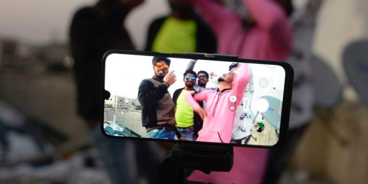 کراچی میں ٹک ٹاکرز کو لوٹنے والا گروہ پولیس کی گرفت