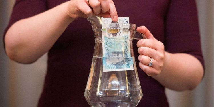 پلاسٹک کے نوٹ ۔۔ جو واشنگ مشین میں دُھل کر بھی نہیں پھٹتے