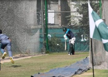 پاکستانی ٹیم کی نیٹ پریکٹس میں سبز ہلالی پرچم پر بنگلہ دیشی تماشائیوں کا واویلا