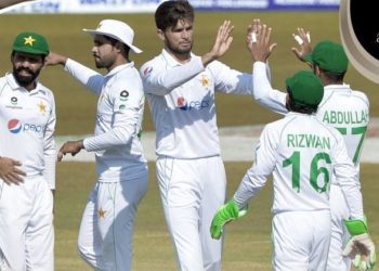 شاہین آفریدی کی تباہ کن بالنگ اور پاکستانی اوپنرز کا پراعتماد آغاز