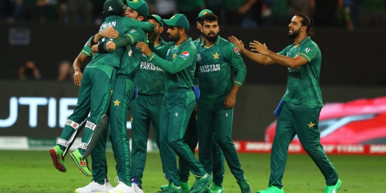 شاباش پاکستانی ٹیم۔۔ میچ نہیں تو کیا دل تو جیت لیے