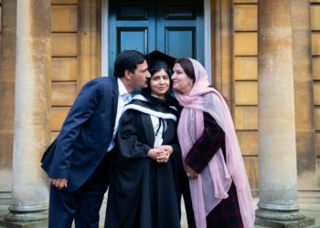 ملالہ یوسف زئی نے گریجویشن کی ڈگری حاصل کرلی