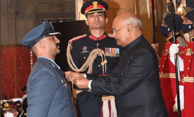 ابھی نندن۔۔۔۔اپنا ہی جہاز گرانے پر اتنا بڑا انعام