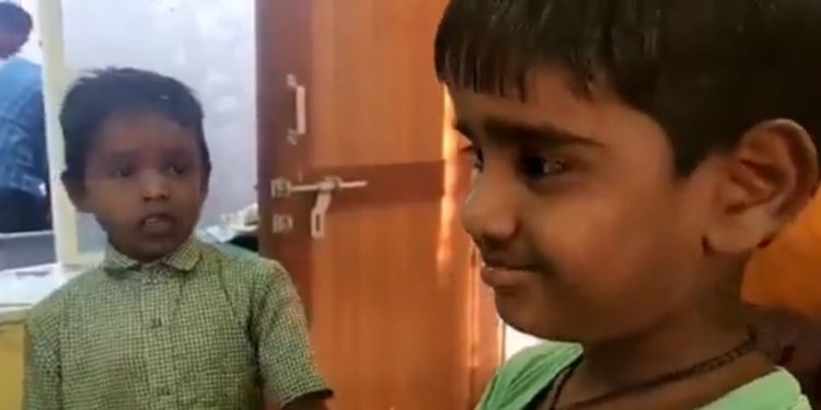 میری پینسل چوری ہوگئی ایف آئی آر درج کرو، بچے کی معصوم سی شکایت