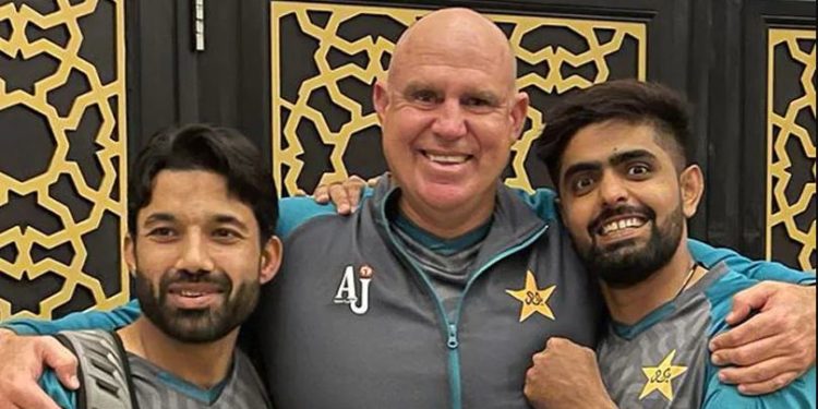 ہیڈن اسلام سے متاثر،  محمد رضوان نے  قرآن کا تحفہ دیا