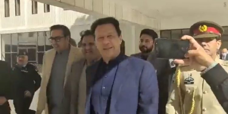 اے پی ایس کیس: وزیراعظم سپریم کورٹ میں پیش