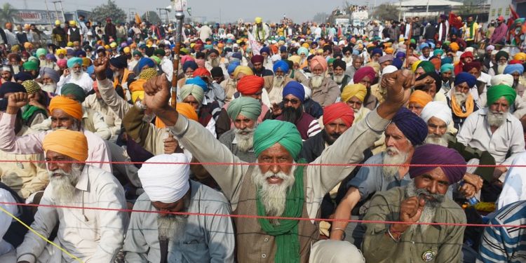 پرامن کسانوں کی جیت، مودی گھٹنے ٹیکنے پر مجبور، زرعی قوانین واپس