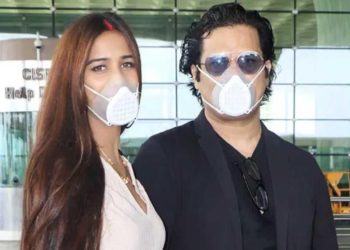 بھارتی اداکارہ پونم پانڈے پر شوہر کا تشدد، اسپتال منتقل