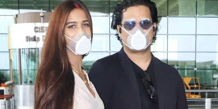 بھارتی اداکارہ پونم پانڈے پر شوہر کا تشدد، اسپتال منتقل