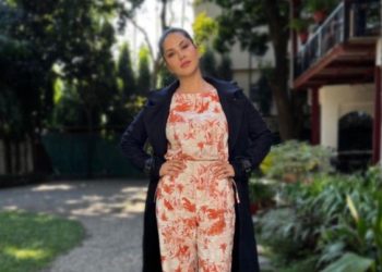 سنی لیون کے ہوشربا رقص اور ’رادھیکا‘ کا لفظ، انتہا پسندوں کا احتجاج پھر بول تبدیل