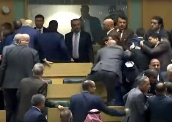 اردن کی پارلیمنٹ میں گھونسے اور مکے چل گئے