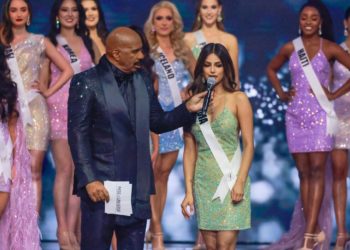 ہرناز سے جانوروں کی آواز نکالنے کی فرمائش  اسٹیو ہاروی پر پھر تنقید