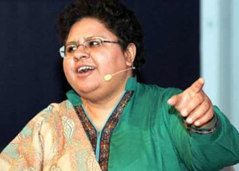 گلوکار شازیہ منظور کو ’آنٹی‘ کہنا اور پھر صارف کی معذرت