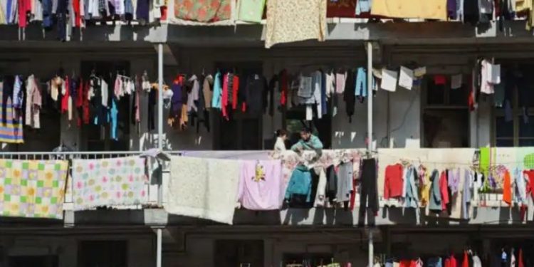 دبئی کی بالکونیوں میں کپڑے پھیلانے پر پابندی