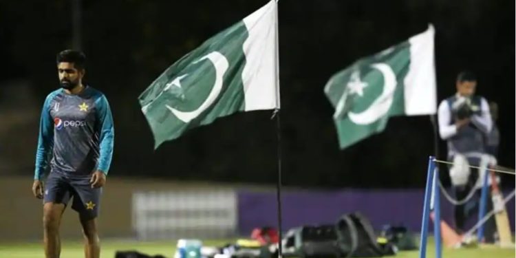 پاکستانی ٹیم، پریکٹس میں سبز پرچم کیوں لگاتی ہے؟