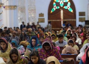 ہر جانب کرسمس کی خوشیوں کے رنگ، ہر چہرہ مسرت سے دمکا