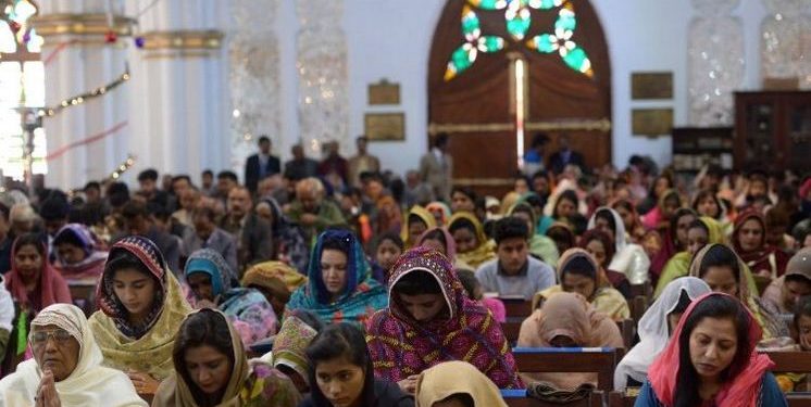 ہر جانب کرسمس کی خوشیوں کے رنگ، ہر چہرہ مسرت سے دمکا