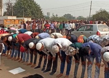 بھارتی ہندو انتہا پسند کے ’جے شری رام‘  نعروں کی گونج میں جمعہ کی نماز
