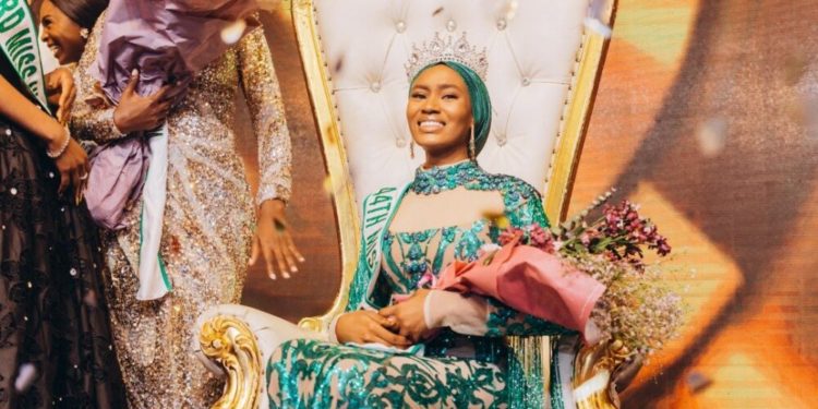 ’مس  نائیجیریا‘     کا تاج باحجاب مسلم حسینہ کے سر پرسج گیا