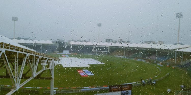 کراچی میں بارش سے موسم سہانا اور سردی کی شدت میں بھی اضافہ