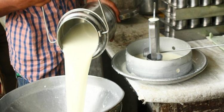 کراچی میں دودھ مہنگا، کہیں 130تو کہیں 140 روپے فی کلو