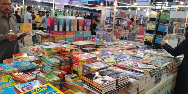 کتابوں سے رغبت رکھنے والوں کے لیے کراچی ایکسپو سینٹر میں  بین الاقومی کتب میلہ